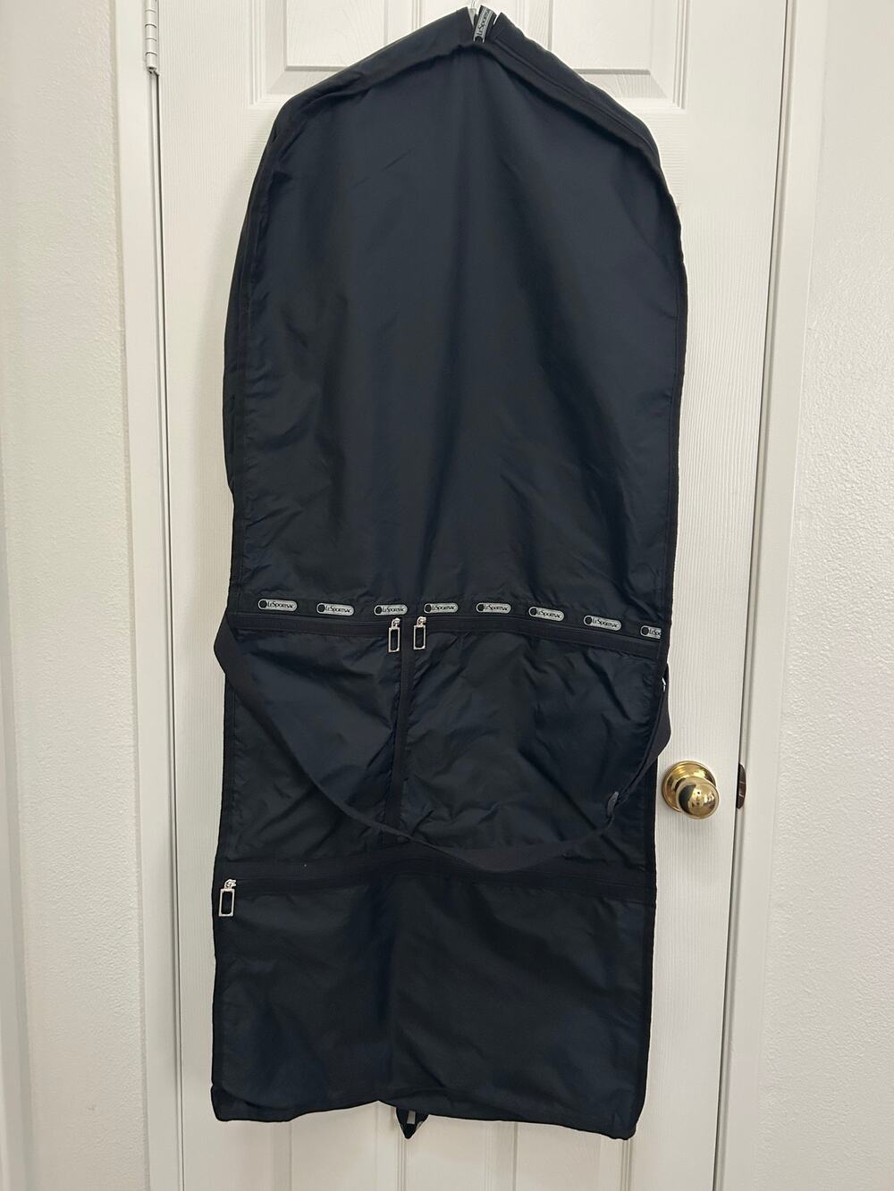 LESPORTSAC BLACK HANGING GARMENT BAG FULL SIZE